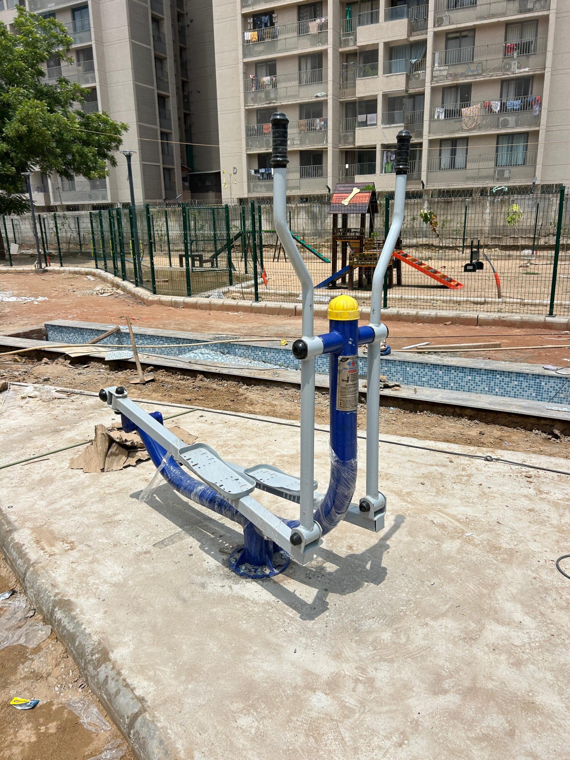 Cross trainer outdoor gym equipment